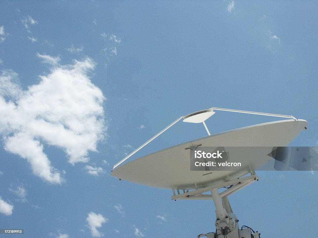 Satellitare III - Foto stock royalty-free di Antenna parabolica