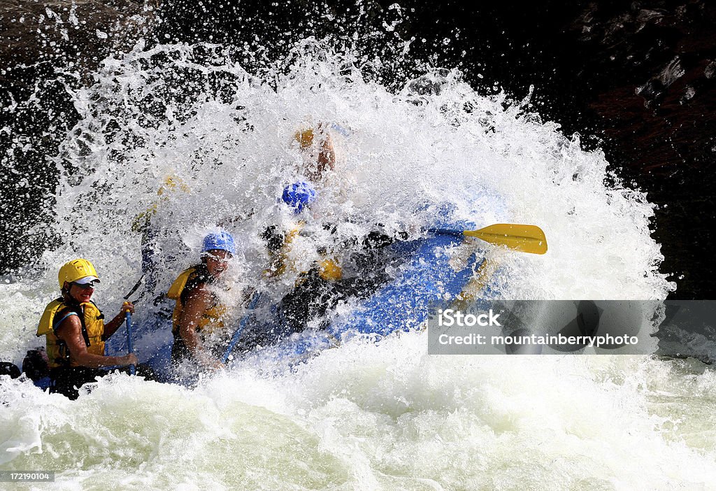 Splash d'eau vive - Photo de Rafting en eau vive libre de droits