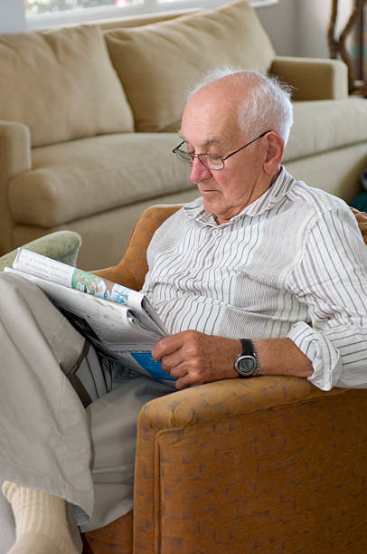 istock Older Gentleman Reading the Paper 172190115