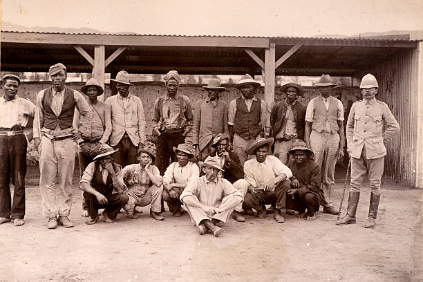 afrikanischer auxiliaries - colonial style fotos stock-fotos und bilder