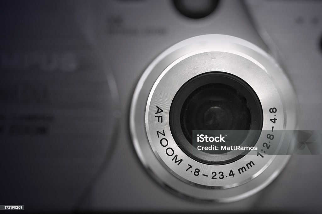 Silver obiettivo della telecamera - Foto stock royalty-free di Angolo acuto