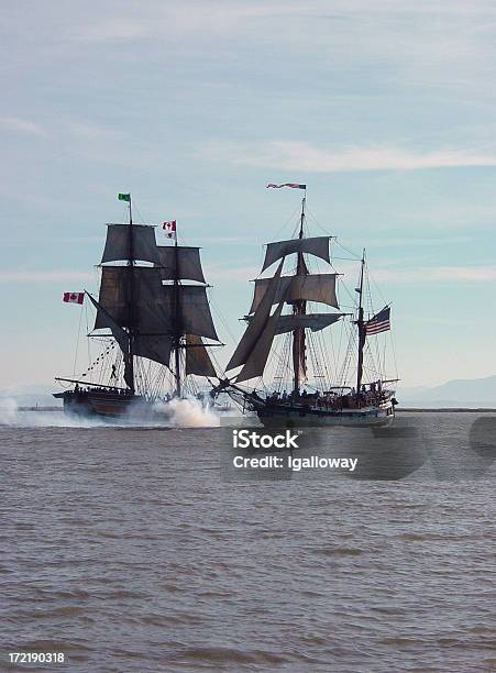 Tallships In Battaglia - Fotografie stock e altre immagini di Goletta - Goletta, Ambientazione esterna, Andare in barca a vela