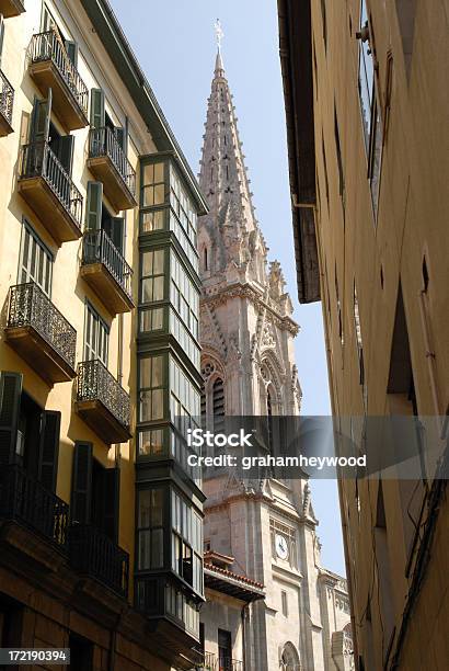 Catedral De Santiago De Bilbao Foto de stock y más banco de imágenes de Aguja - Chapitel - Aguja - Chapitel, Arquitectura exterior, Bilbao