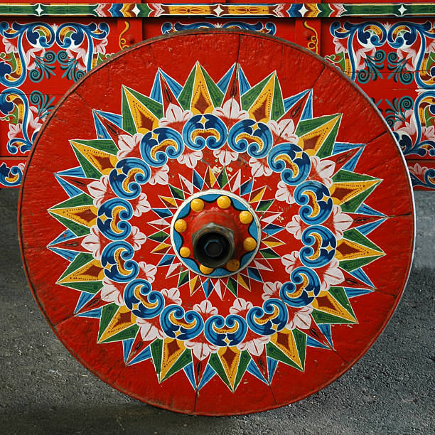 Roda de cores vivas pintados coffee cart - foto de acervo