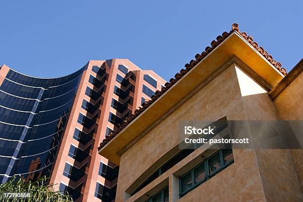 Sombrero Impermeable Edificios Foto de stock y más banco de imágenes de Actividades bancarias - Actividades bancarias, Arquitectura exterior, Bloque de Oficinas