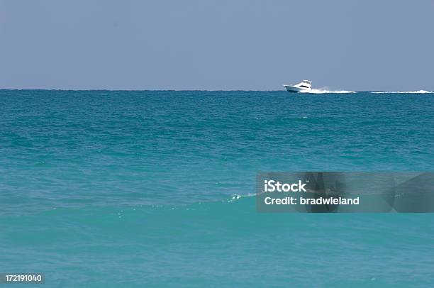 Yacht Auf See Stockfoto und mehr Bilder von Blau - Blau, Eleganz, Entfernt