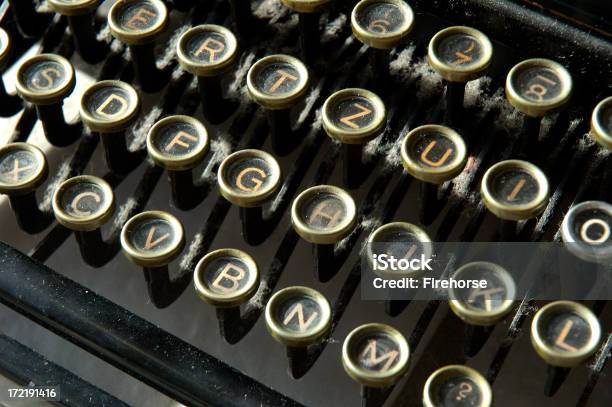 文字の古いタイプライター - アルファベットのストックフォトや画像を多数ご用意 - アルファベット, オフィス, カラー画像