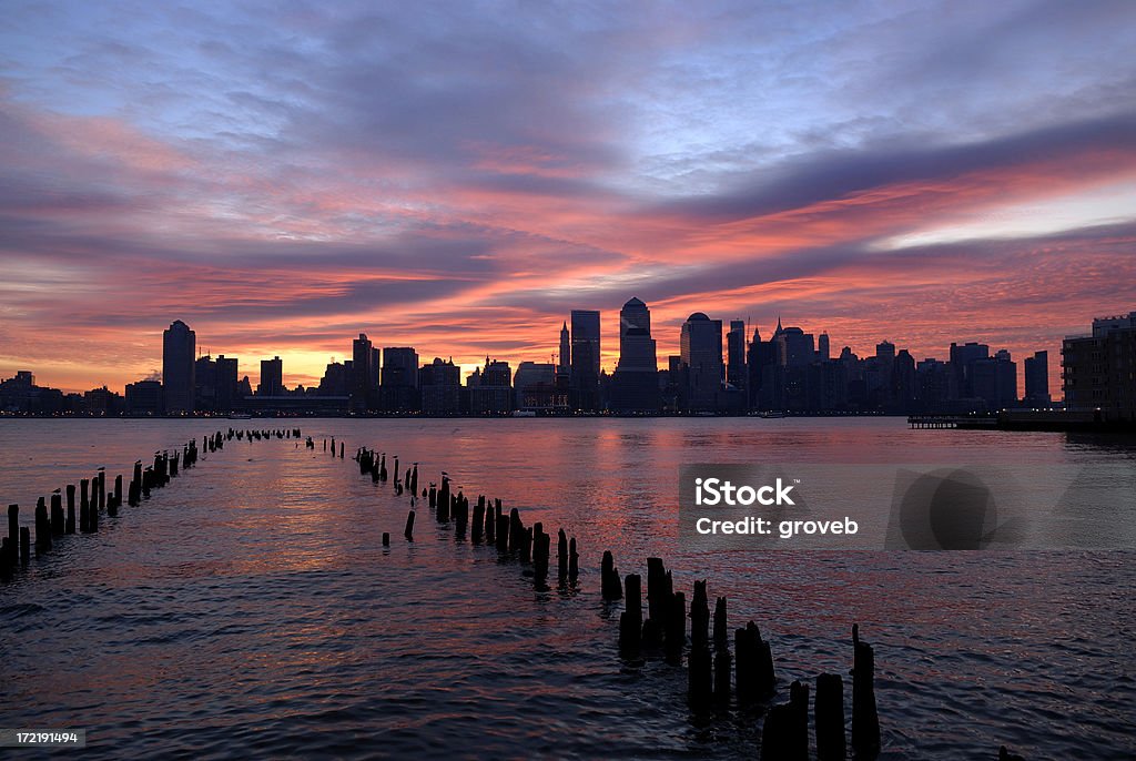 Alba sopra la città di New York - Foto stock royalty-free di Ambientazione esterna