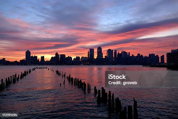 Alba Sopra La Città Di New York - Fotografie stock e altre immagini di Ambientazione esterna - Ambientazione esterna, Aurora, Cielo