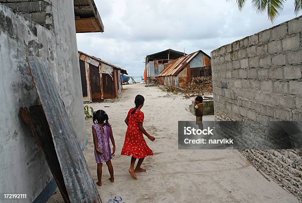 Crianças Em Maldivas - Fotografias de stock e mais imagens de Bairro de Lata - Bairro de Lata, Criança, Filhos