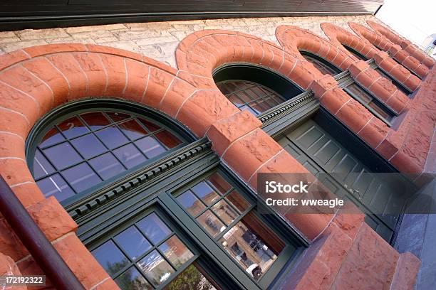 Archi Con Riparazione Presso Centro Di Assistenza - Fotografie stock e altre immagini di Cheyenne - Wyoming - Cheyenne - Wyoming, Angolo - Forma, Architettura