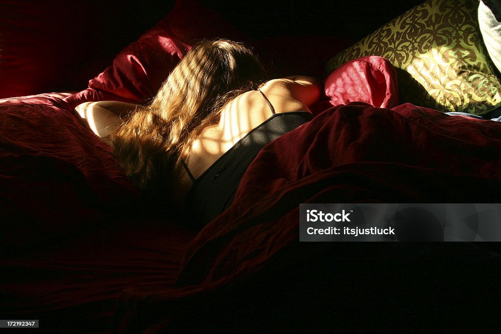Niña durmiendo en - Foto de stock de 16-17 años libre de derechos
