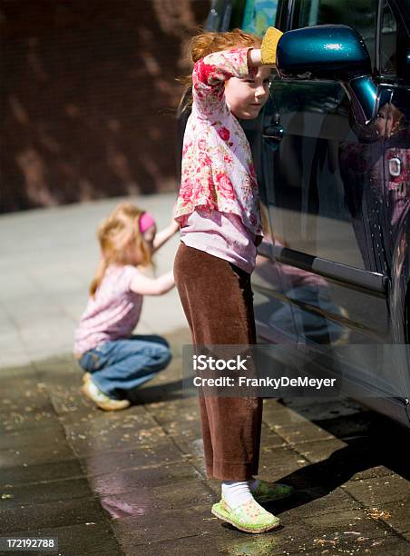 El Pequeño Equipo De Lavado De Coches Foto de stock y más banco de imágenes de 4-5 años - 4-5 años, 6-7 años, Actividad