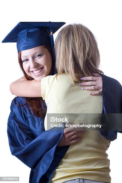 Graduação Hugged Por Sua Mãe - Fotografias de stock e mais imagens de 18-19 Anos - 18-19 Anos, Abraçar, Acontecimentos da Vida