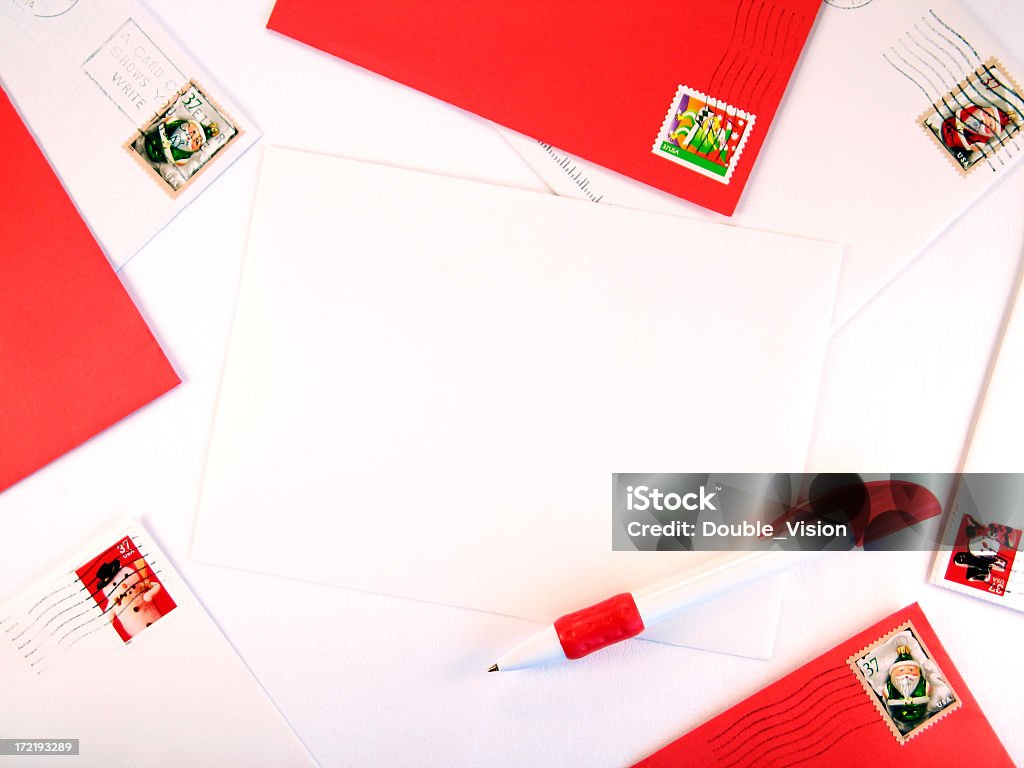 Rouge et blanc autour de Noël frontière l'enveloppe de courrier vide et stylo - Photo de Blanc libre de droits