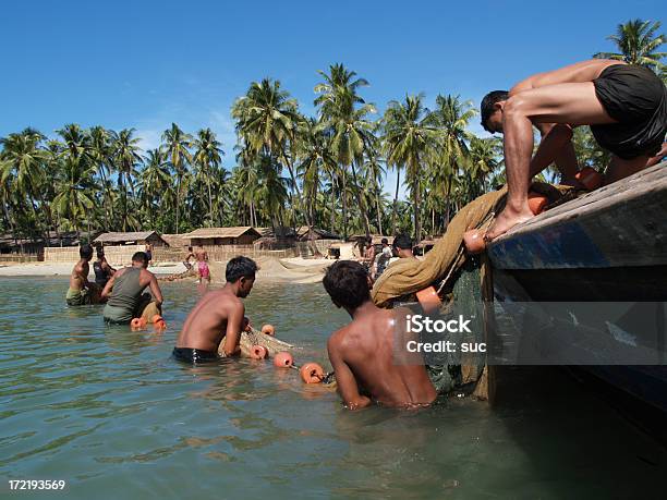 Netzfischerei Stockfoto und mehr Bilder von Andamanensee - Andamanensee, Anzahl von Menschen, Arbeiten