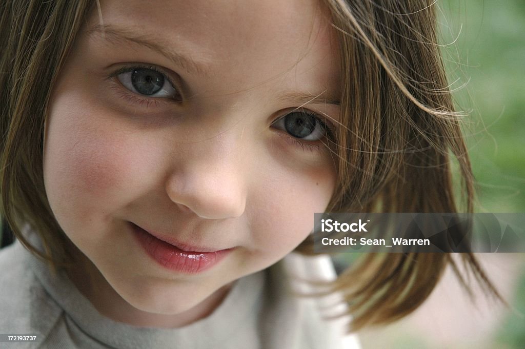 Confiance les yeux d'une petite fille - Photo de 2-3 ans libre de droits