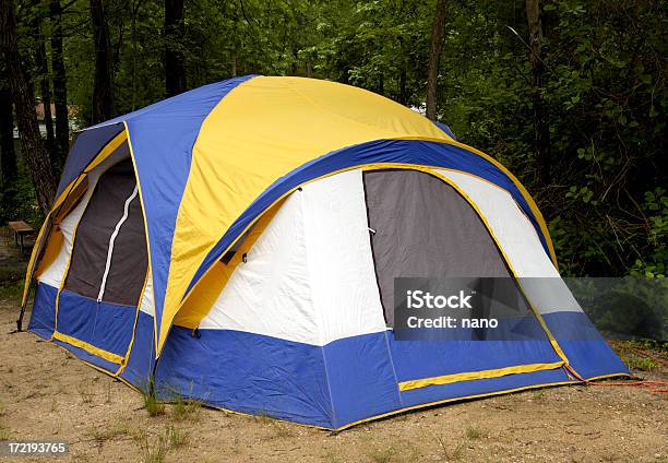 Barraca De Acampamento - Fotografias de stock e mais imagens de Acampar - Acampar, Amarelo, Ao Ar Livre