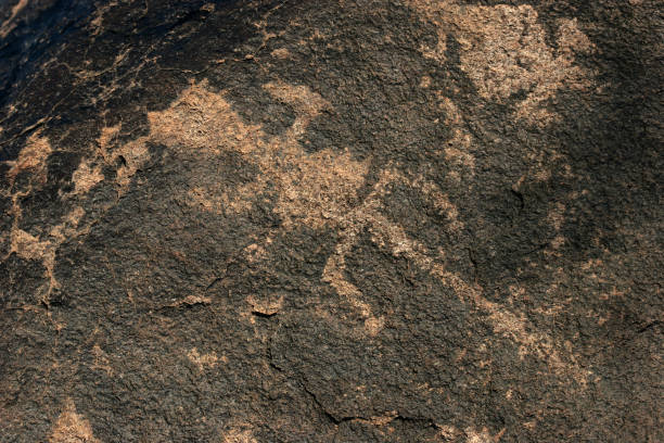 istock petroglyphs at gils bend arizona 172193874