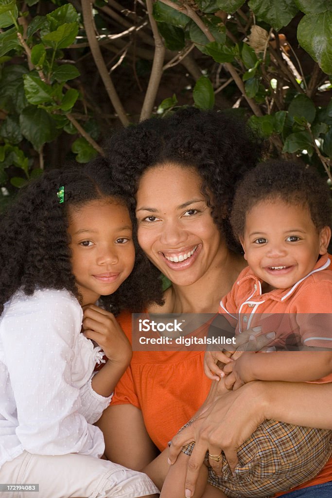 Mère avec ses enfants - Photo de Adulte libre de droits