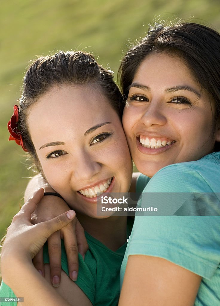 Deux filles s'amusant - Photo de Adulte libre de droits