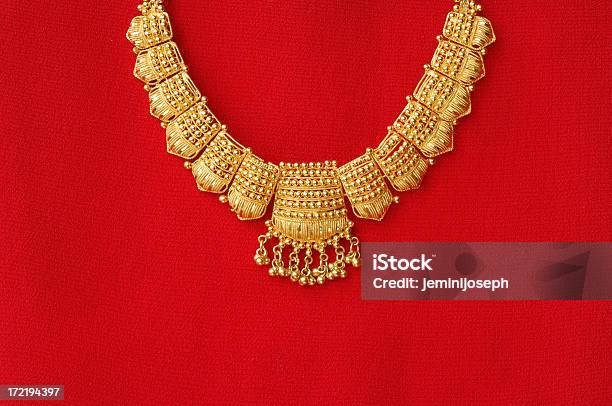 Złoty Naszyjnik - zdjęcia stockowe i więcej obrazów Biżuteria - Biżuteria, Dekoracja, Fotografika
