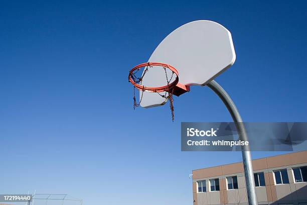 Highschool De Básquetbol Al Aire Libre Foto de stock y más banco de imágenes de Actividades recreativas - Actividades recreativas, Aire libre, Azul