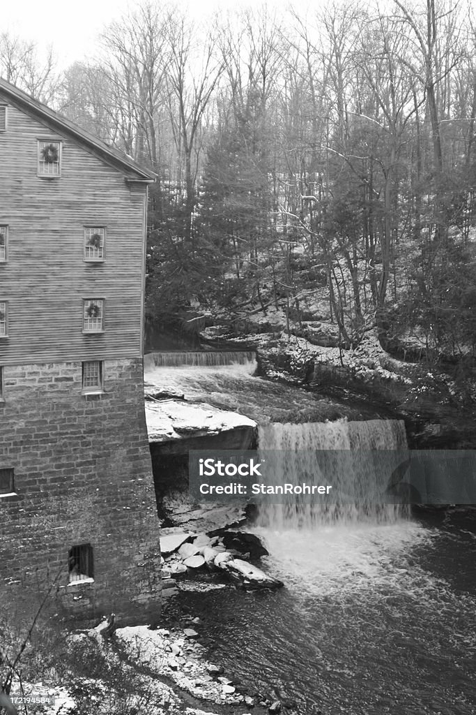 Cascadas en Lanterman de Mill-Youngstown, Ohio - Foto de stock de Ohio libre de derechos