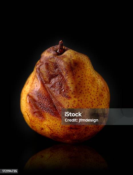 Casi Nada Pera 2 Foto de stock y más banco de imágenes de Alimento - Alimento, Amarillo - Color, Asistencia sanitaria y medicina