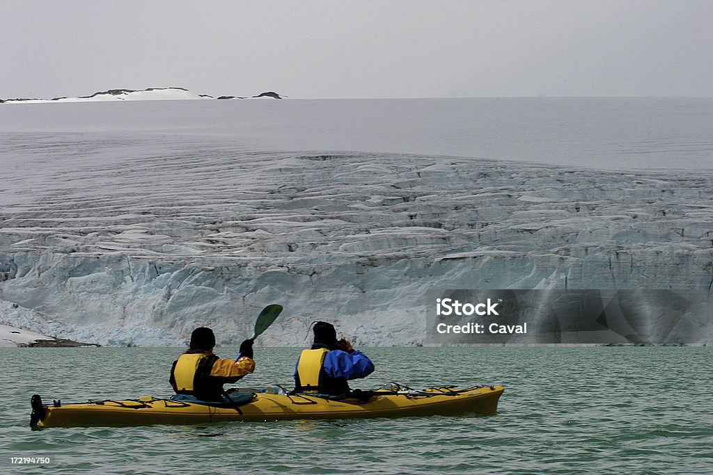 Glacier Озеро каякинг - Стоковые фото Весло роялти-фри
