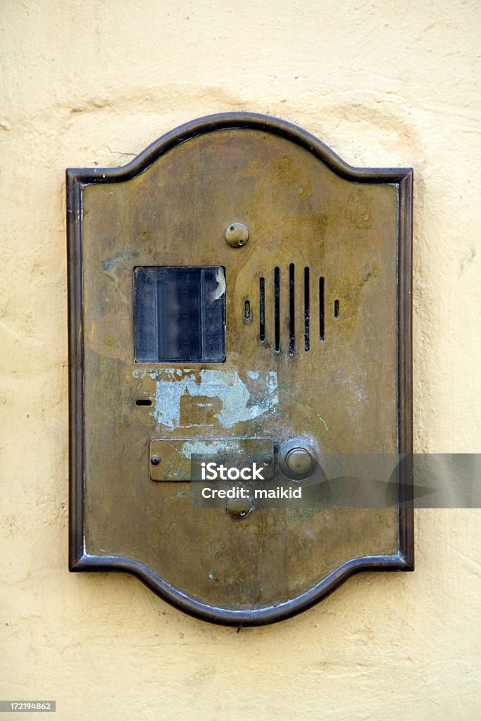 Гранж, дверной звонок в Тоскане - Стоковые фото Табличка с именем роялти-фри