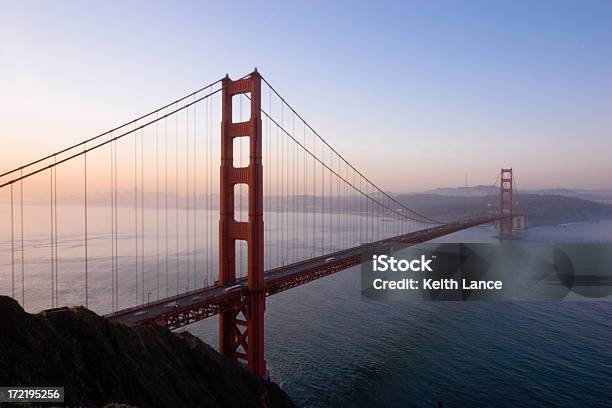 Photo libre de droit de Golden Gate Bridge Au Lever Du Soleil banque d'images et plus d'images libres de droit de Admirer le paysage - Admirer le paysage, Architecture, Aube