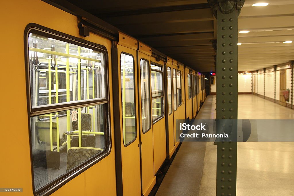 Underground w Budapeszcie - Zbiór zdjęć royalty-free (Metro)