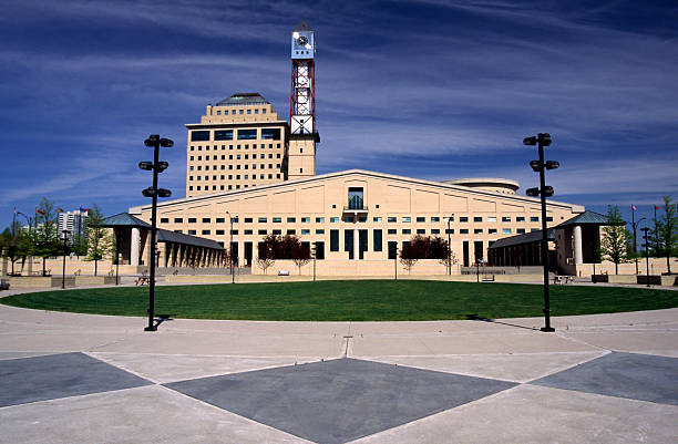 palacio de la ciudad de mississauga - mississauga fotografías e imágenes de stock