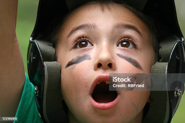 Foto de Jogador De Beisebol e mais fotos de stock de Esporte - Esporte, Meninos, Pintura anti-reflexo para os olhos