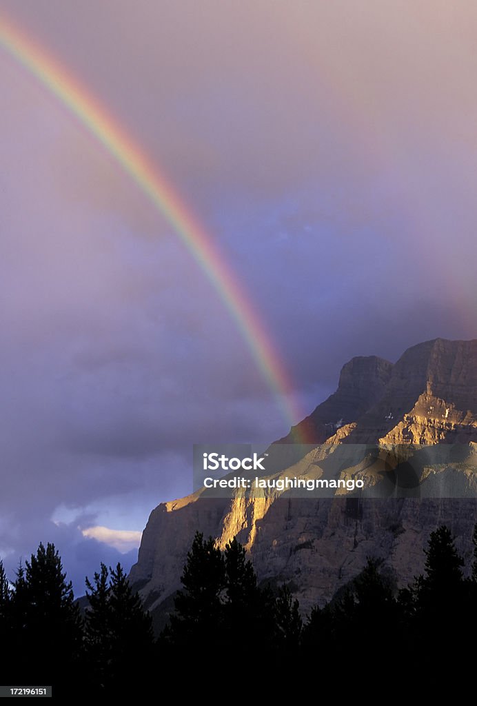 Arco-íris Monte rundle Parque nacional de banff alberta - Royalty-free Arco-Íris Foto de stock