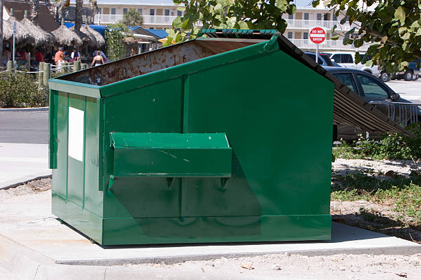 Green Dumpster Green Dumpster industrial garbage bin photos stock pictures, royalty-free photos & images