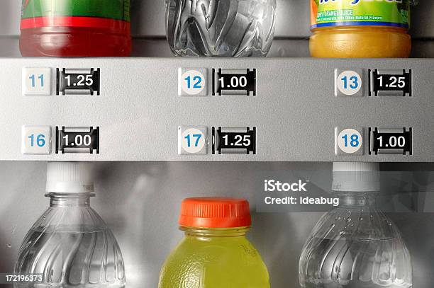 As Bebidas - Fotografias de stock e mais imagens de Máquina de Venda Automática - Máquina de Venda Automática, Machinery, Vender