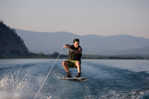 wakeboarder - life jacket little boys lake jumping photos et images de collection