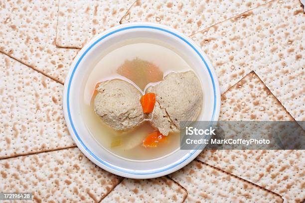 Sopa De Bola De Matzo - Fotografias de stock e mais imagens de Judaísmo - Judaísmo, Sopa, Assado no Forno