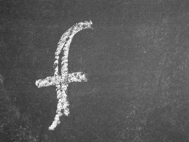 alfabeto-f-chalk - blackboard letter letterform writing - fotografias e filmes do acervo