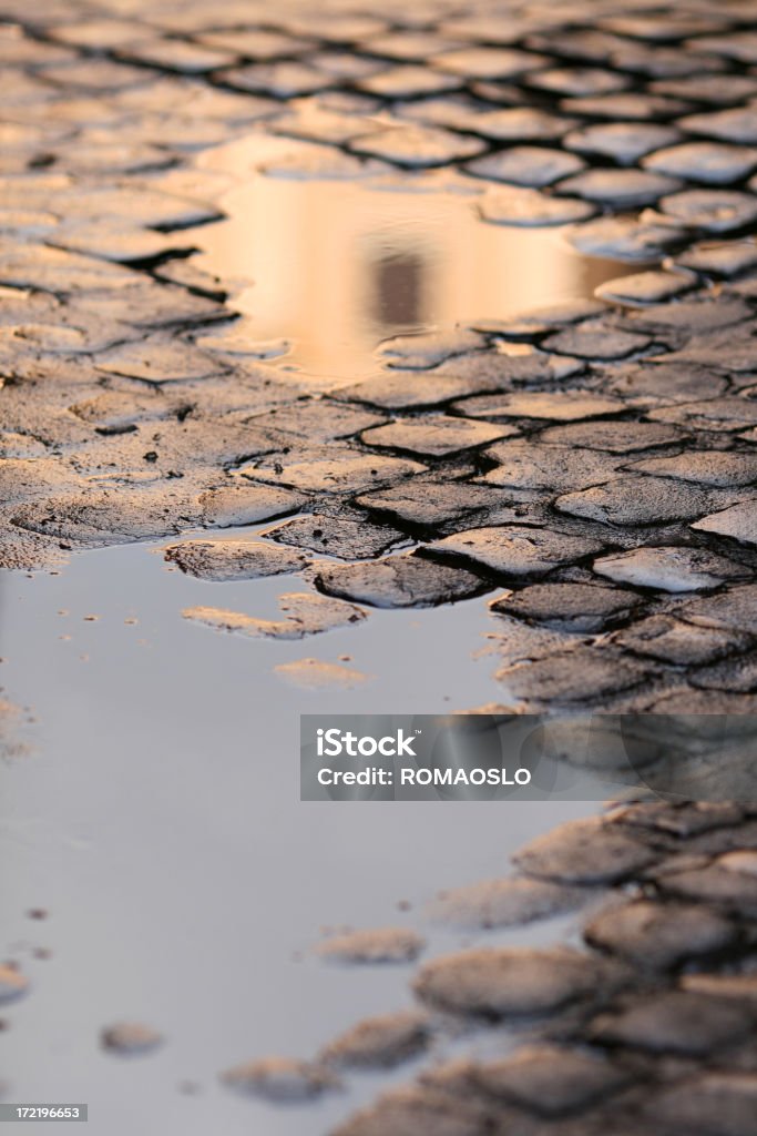 Roman de adoquines después de lluvia, Roma, Italia - Foto de stock de Acera libre de derechos