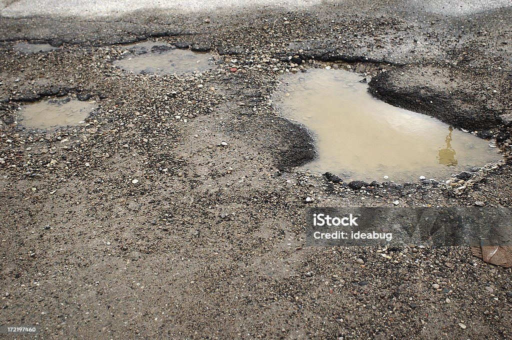 Pothole uszkodzeń - Zbiór zdjęć royalty-free (Asfalt)