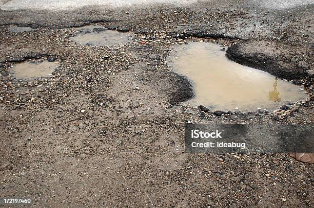 Pothole Uszkodzeń - zdjęcia stockowe i więcej obrazów Asfalt - Asfalt, Betonowy, Bezpieczeństwo