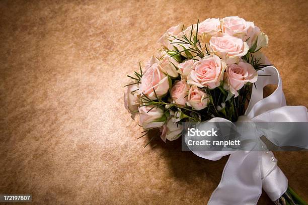 Bouquet Da Sposa - Fotografie stock e altre immagini di Bouquet - Bouquet, Fiocco - Nodo, Matrimonio