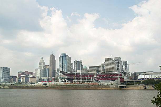istock Cincinnati Ohio River Skyline with Baseball Stadium, Cityscape 172198339