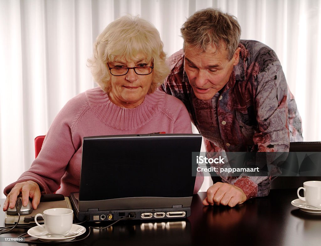 Anziani sul computer 3 - Foto stock royalty-free di 60-69 anni