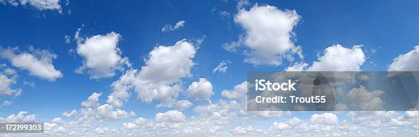 Błękitne Niebo I Białe Chmury Przewiń W Dół Aby Uzyskać Więcej Informacji - zdjęcia stockowe i więcej obrazów Bezchmurne niebo