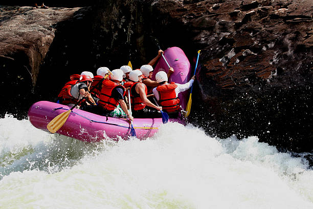 de agua dura - rafting rapid white water atlanta whitewater boating fotografías e imágenes de stock