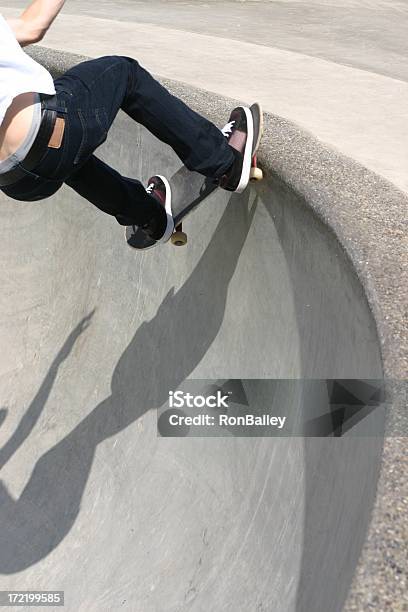 Foto de Buço Grind e mais fotos de stock de Adolescente - Adolescente, Andar de Skate, Atividade Recreativa